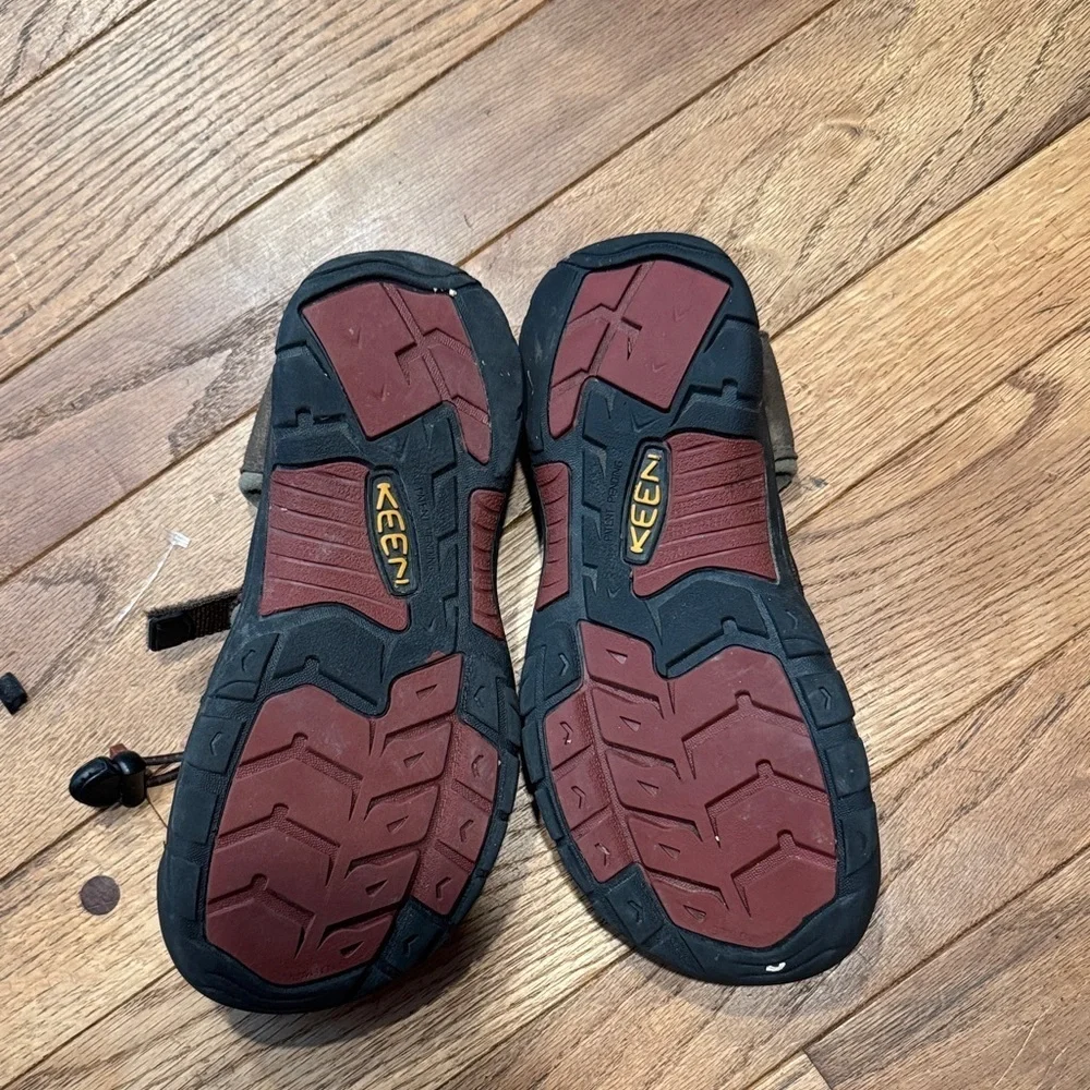 KEEN Kids Sandals Boys Size 4 Brown Closed Toe Hiking Water Shoes